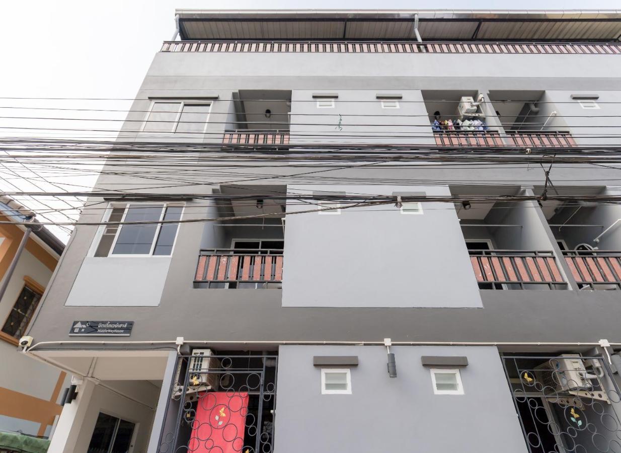 Middleway House Bangkok Hotel Exterior photo